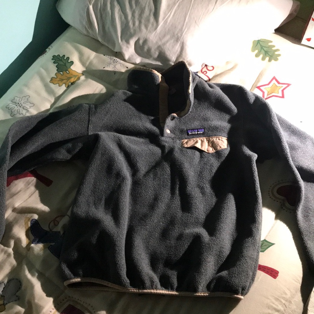 Womens grey Patagonia pull over